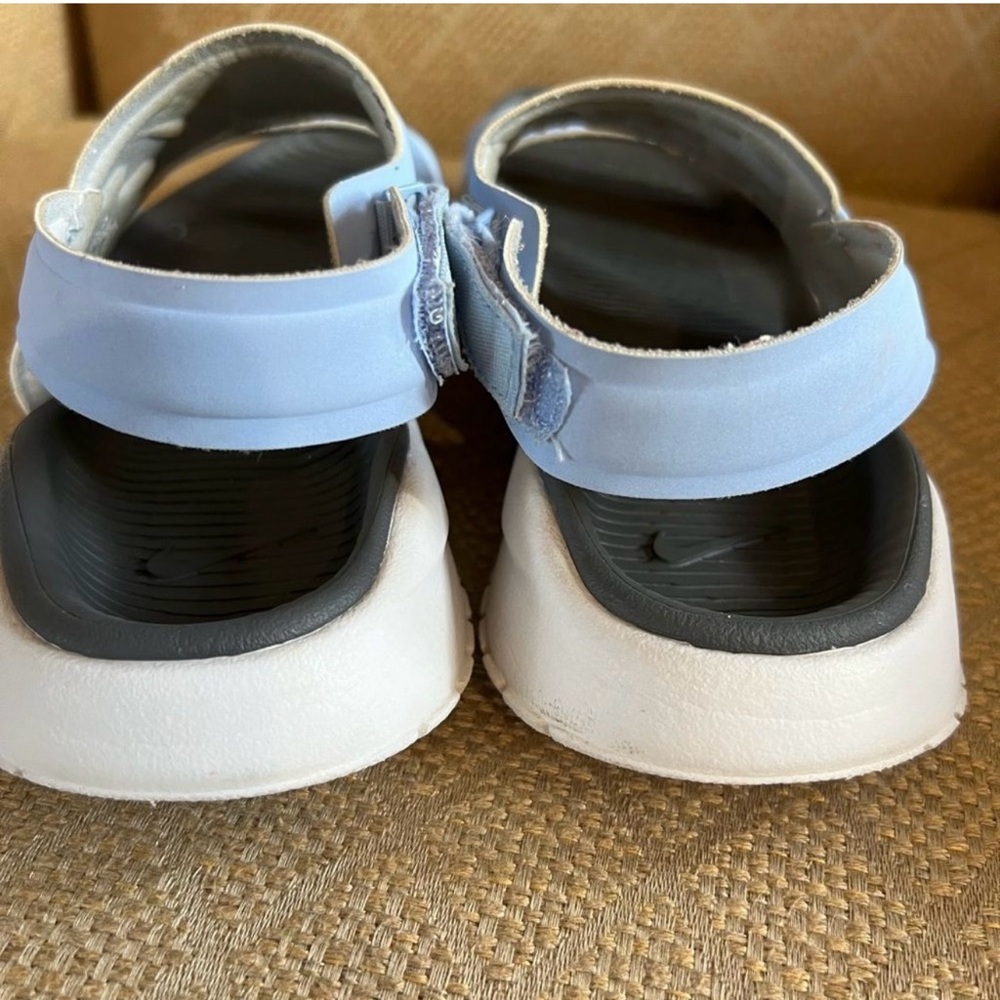 Size 7 Nike sandals